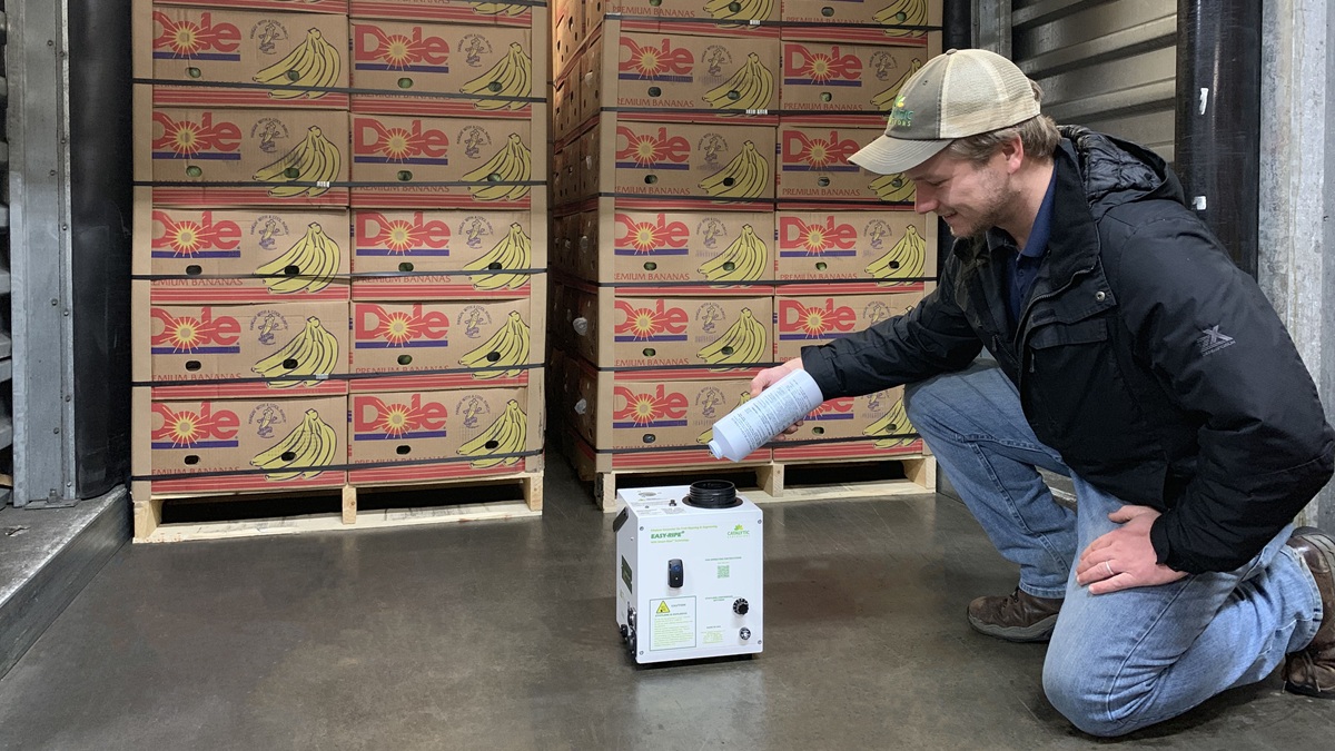 Michael pouring NBD 2019E.jpg